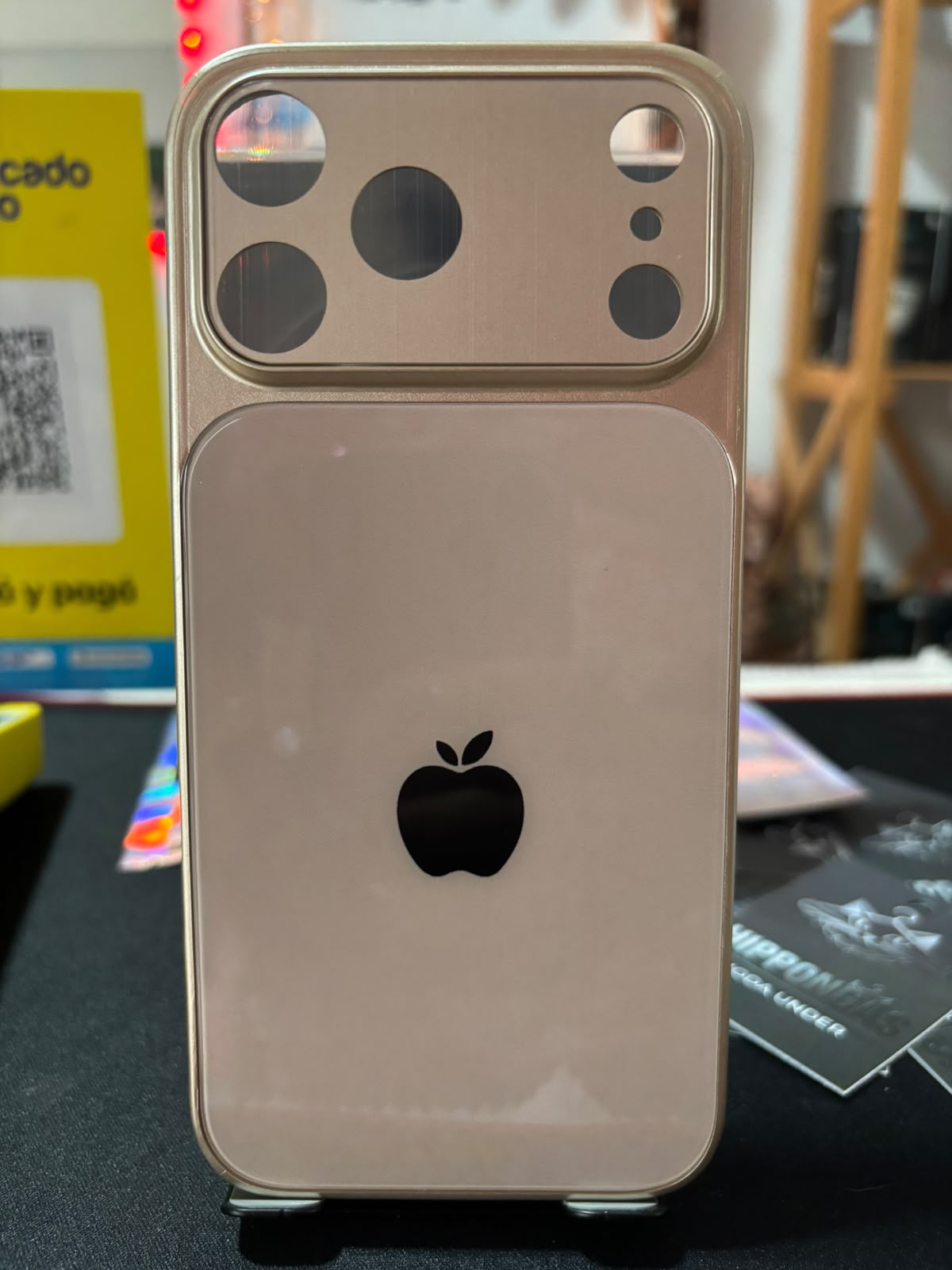 Funda cristal liso tono titanio natural con ventana de cámara para iPhone 17 Pro Max