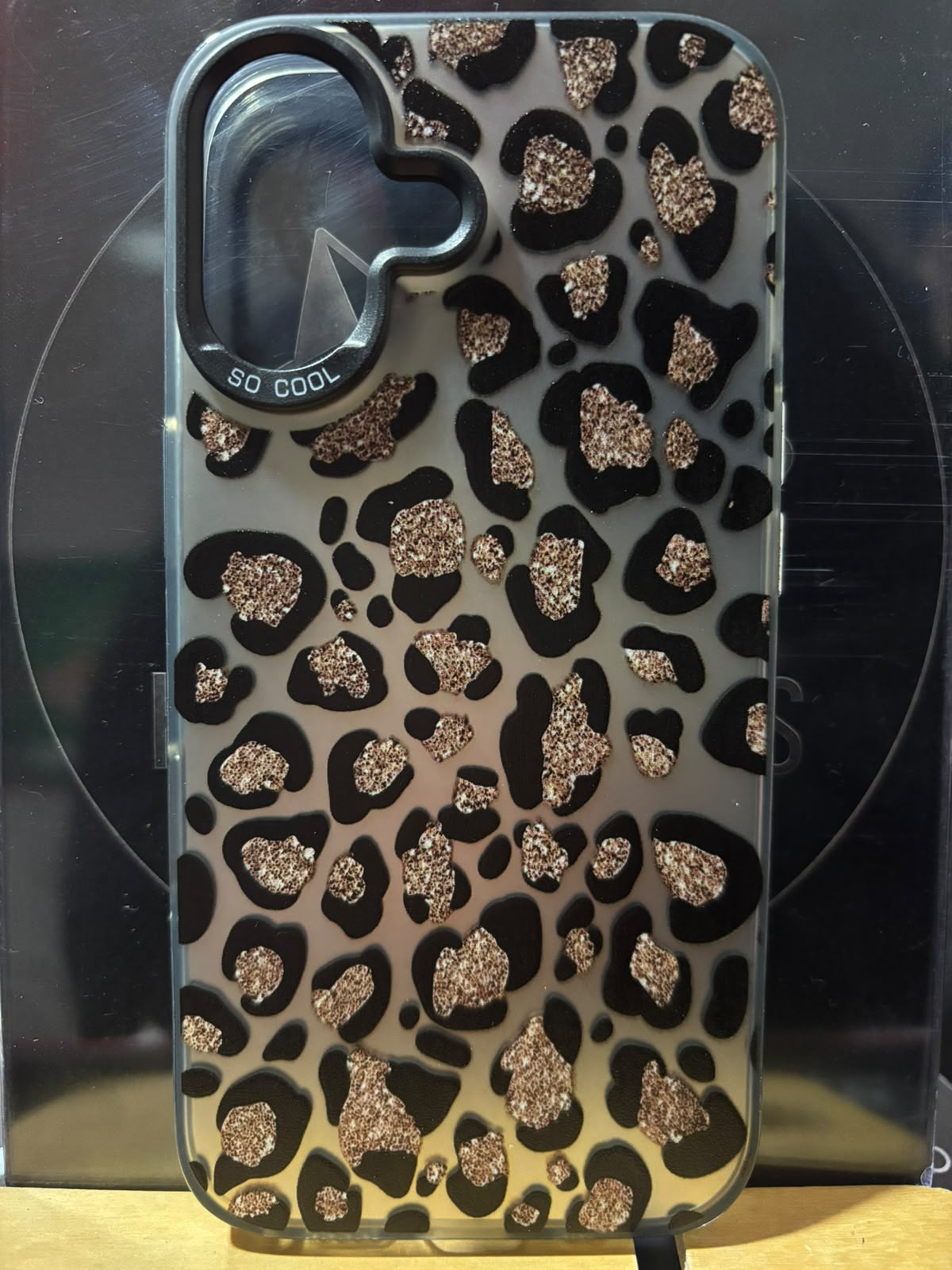 Funda leopardo con glitter dorado para iPhone 16
