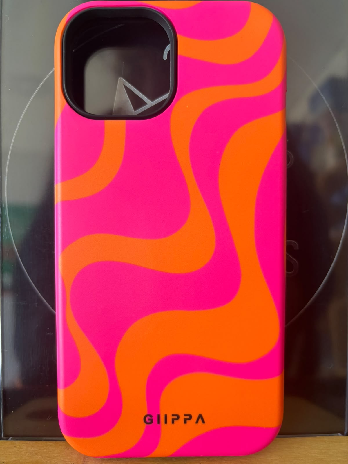Funda ondas fucsia y naranja para iPhone 15