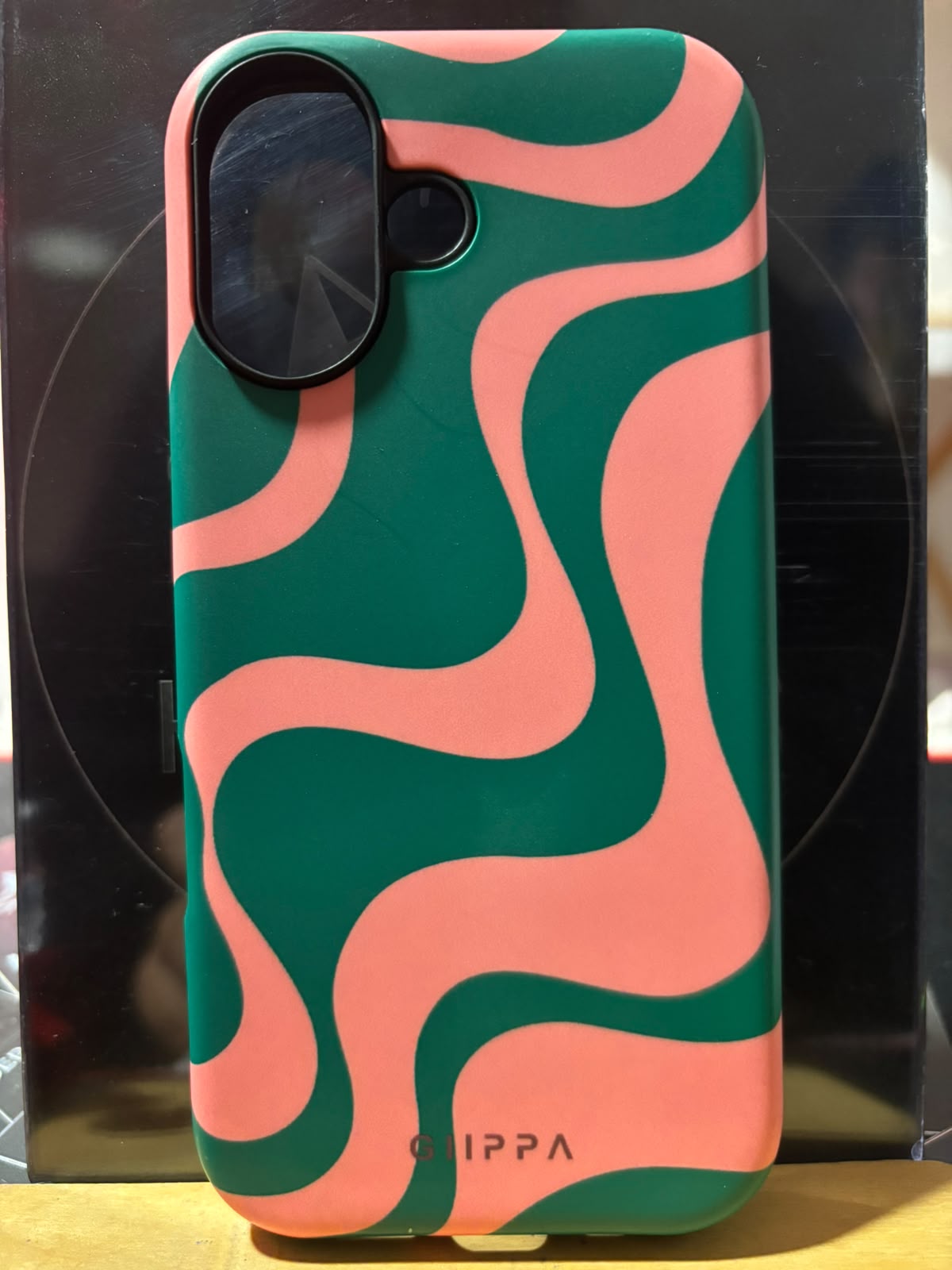 Funda ondas verde y coral para iPhone 17