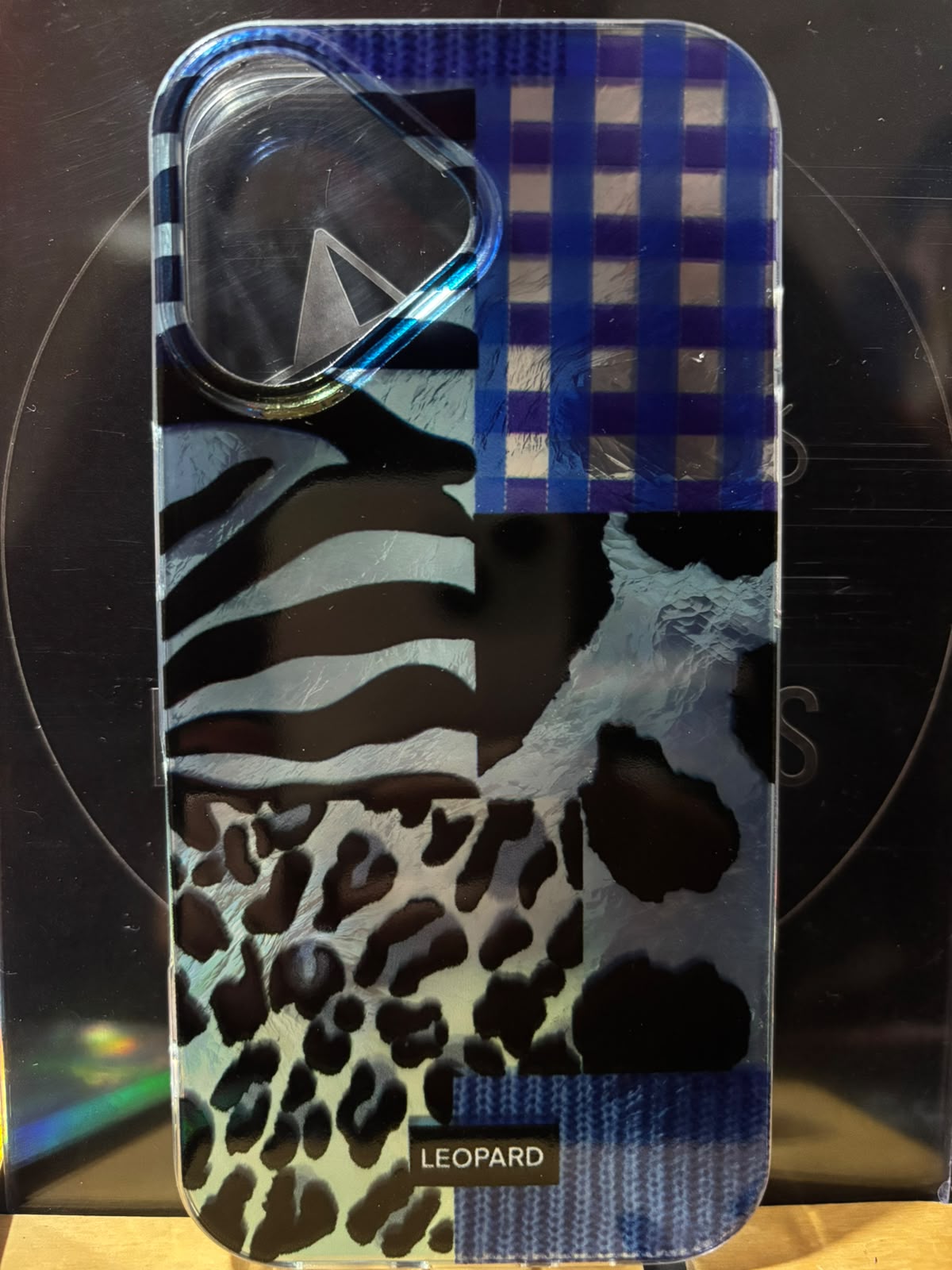 Funda patchwork animal azul para iPhone 16