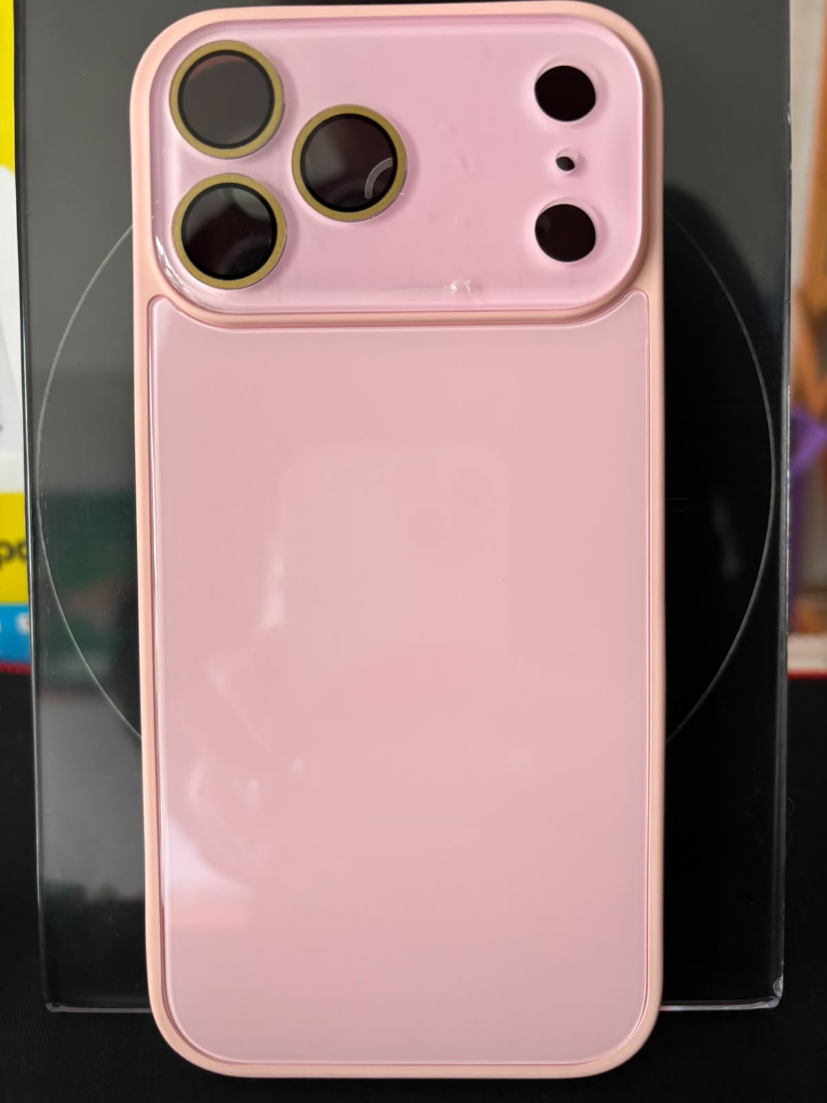 Funda glossy rosa pastel con anillos dorados para iPhone 17 Pro Max