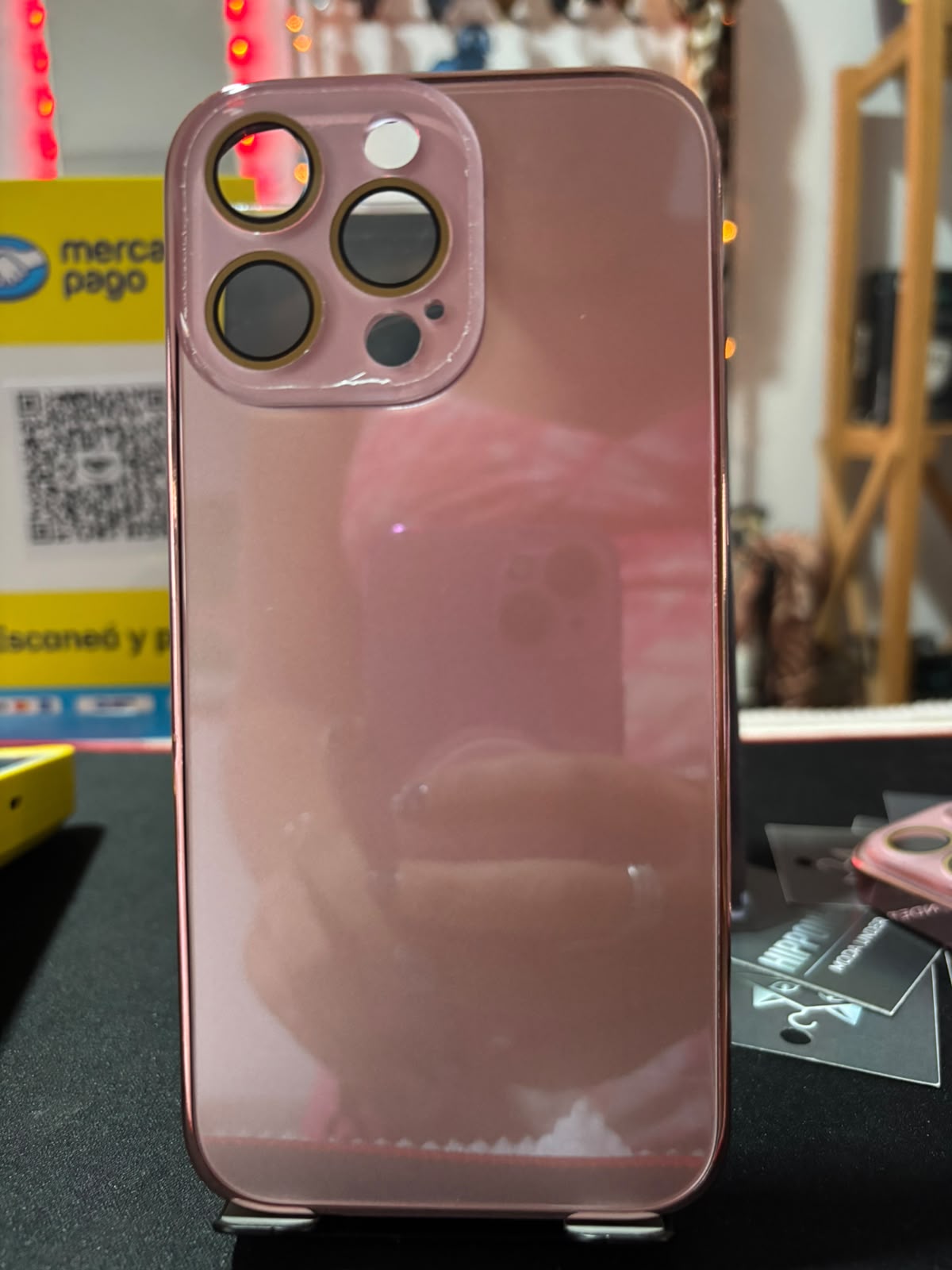 Funda glossy rosa malva con anillos dorados para iPhone 16 Pro Max